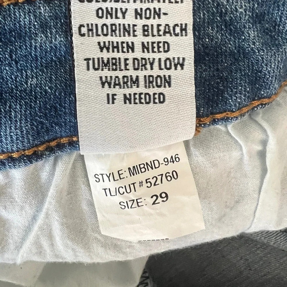 Made in blue High Rise Denim Mid-Length Shorts with Rolled Raw Hem Size 29 NWOT - Picture 6 of 6